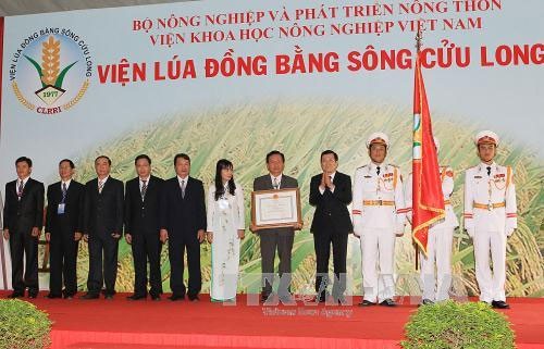 Nông nghiệp có vai trò đặc biệt quan trọng đối với sự ổn định và phát triển của đất nước - ảnh 1